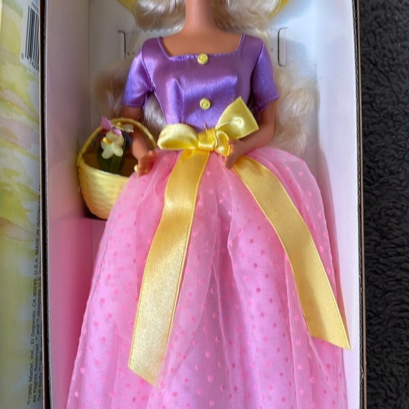 - - ✨ Vintage NRFB Spring Blossom Barbie ~ Avon exclusive - Picture 3 of 13